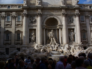 Trevibrunnen in Rom - Fontana di Trevi, Brunnen, Rom, Antike, Skulpturen, Touristenattraktion