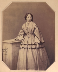 Vornehme Dame 1866 - 1866, Mode, Foto, Fotografie, Kleid