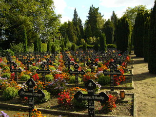 Klosterfriedhof - Friedhof, Ruhestätte, Grab, Allerheiligen, Allerseelen, Kreuz, Grabschmuck