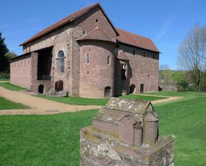 Einhardsbasilika #2 - Einhard, Basilika, Karolingerzeit, Kirchenbau, karolingische Baukunst