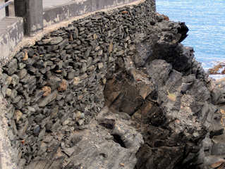 Typische Mauern auf den Kanarischen Inseln #2 - Mauer, Mauern, Mauerbau, Steine, Felsen, Mörtel, Trockenmauer, Kanarische Inseln, Schiefer, Steilküste, Befestigung
