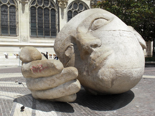 Ecoute (Hör mal) von Henri de Miller - Paris, Henri de Miller, Ecoute, Hör mal, Saint Eustache, Skulptur