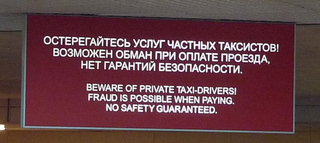 Hinweisschild zu Taxis - Hinweisschild, Taxi, Moskau, Verkehr, Transport, Stadt