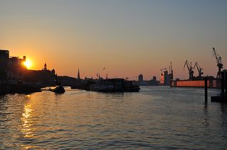 Tagesanbruch - Sonne, Sonnenaufgang, Morgen, Hafen, Hamburg, Fischmarkt, Wasser, Kran, Werft, Tagesanbruch, Tag, Nacht
