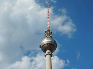 Berlin - Blick in den Himmel - Berlin, Fernsehturm, Kugel, Blick, Himmel, Hauptstadt