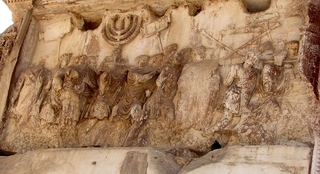 Titusbogen - Detail: Raub des Siebenarmigen Leuchters - Rom, Titusbogen, Relief, Siebenarmiger Leuchter, Judentum, Juden