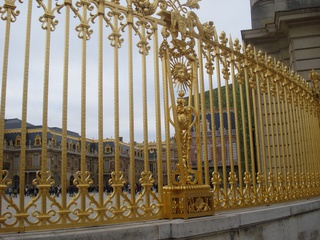 Goldenes Gitter Schloss Versailles  - Schloss, Versailles, Gold, golden, Sehenswürdigkeit, Sonnenkönig, Ludwig XIV., Paris, Ornament, Gitter