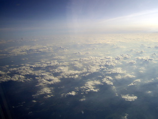 Über den Wolken - über den Wolken, Wolkenhimmel, Wolkendecke, Lufthülle, Atmosphäre, Wetter