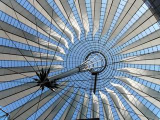 Berliner Architektur - Sony Center # 3 - Ansicht, Aussicht, Konstruktion, Dach, Perspektive, Kunst, Glas, Stahl, Stoff, gefächert, Zelt