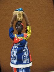 Wasserträgerin - Wassertragende, afrikanische Frau, Afrika, Wasser, Holzfigur