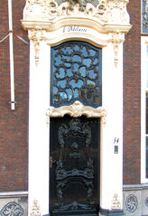 Haustür in Südholland #7 - Tür, Haustür, Eingang, Oberlicht, Südholland, Ornament, Schmuck, Stuck, Stukkatur, Hochglanz, glänzend, blank, vornehm, edel