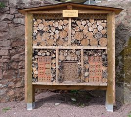 Wildbienenhaus - Wildbiene, Insekten, Bienen, Biene, Hautflügler, Wildbienenhaus, Wildbienenhotel, Insektenhotel, Bienenhaus