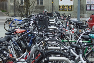 Fahrradparkplatz - Fahrräder, Räder, parken, Parkplatz, Abstellplatz, Fahrradständer