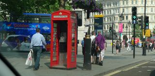 Telefonzelle  - Telefonzelle, englisch, rot, telephone box, phone box, Landeskunde UK, Telephone booths, Telephone Booth, telefonieren, Gespräch, Kommunikation, öffentlich, Münztelefon, Telefon, telefonieren