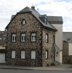 Natursteinhaus in Koblenz - Haus, Stein, Naturstein, Basalt
