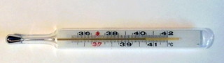 Fieberthermometer 40,4°C - Temperatur, Thermometer, Fieber, Fieberthermometer, Anzeige, Celsius, Grad, Körpertemperatur, messen, krank, Physik, Temperaturanzeige, Diagnostikgerät, Messgerät, Wärmelehre, Quecksilber, Skala, Zahlenstrahl