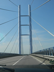 Rügenbrücke - Brücke, Insel, Rügen, Rügendamm, Straße, Stralsund, Strelasundquerung, Brücke, Schrägseilbrücke, Stahlbrücke, Perspektive, Fluchtpunkt