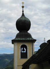 Zwiebelturm - Kirchturm, Zwiebelturm, Dachform, Bauform, Zwiebelhaube, Zwiebelhelm, Barock, Glocke, Glockenturm, Turmkreuz