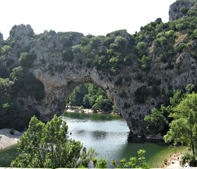 Pont d' Arc in der Ardèche - Frankreich, Wahrzeichen, Sehenswürdigkeit, Steinbrücke, Felsentor, Naturdenkmal