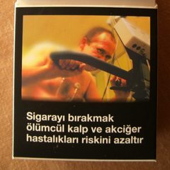 Warnhinweis auf türkischen Zigarettenpackungen #3 - Zigaretten, Zigarettenschachtel, Tabak, rauchen, gefährlich, Warnung, Hinweis, Warnhinweis, warnen, Gesundheit