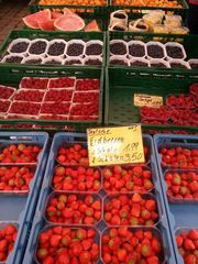 Obststand - Obst, Gemüse, Einkaufen, Verkauf, Handel, Erdbeeren, Himbeeren, Melonen, Mathematik, Markt, Marktstand