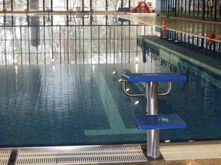 Schwimmhalle - Sport, schwimmen, Schwimmhalle, Wasser, Wassersport, Spiegelung, Becken, Schwimmbecken