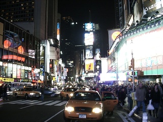 Times Square - NY, New York, USA, Amerika, Manhattan, Nacht, Stadt, Licht, Beleuchtung, Elektrizität, Lichtverschmutzung, Lichtreklame, Großstadt, Metropole, Straßenverkehr