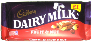 Very British #10 Chocolate - Schokolade, chocolate, Cadbury, dairy, milk, nuts, fruit, Rosinen, Nüsse, Milch, bar, Tafel, blue, red, blau, rot, sweet, 1pound
