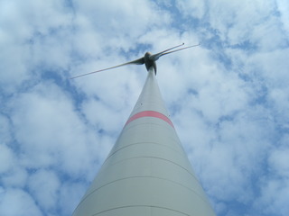 Windrad #1 - Technisches Bauwerk, regenerative Energie, Windrad, Windpark, Energie, Energiegewinnung, Elektrizität, Kraftwerk, Windkraft, Rotor, Strom, Perspektive, erneuerbare Energie, Windkraftwerk, Physik