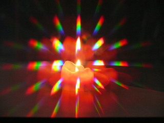 Spektralzerlegung einer Kerzenflamme - Spektralzerlegung, Licht, Kerze, Flamme, Kerzenflamme, Optik, Farbe, Spektralfarbe
