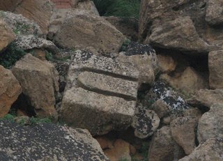 Agrigent - Tempelstein mit U-förmiger Aushöhlung - Sizilien, Agrigent, Tempel, Tempelbautechnik, Antike, griechisch