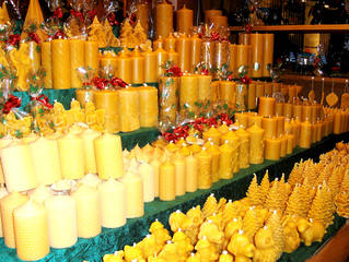 Kerzen aus Bienenwachs - Kerze, Kerzen, Wachs, Bienenwachs, gelb, gold, Duft, schnitzen, rollen, drehen, Licht, Stimmung, brennen, Weihnachten, Marktstand