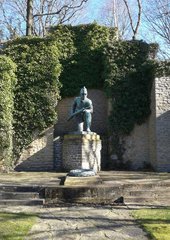 Goslar, Kriegerdenkmal - Denkmal, Soldat, Gewehr, Krieg