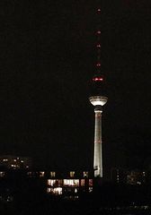 Fernsehturm bei Nacht - Berlin, Fernsehturm, Nacht, nachts, dunkel, Licht, leuchten, Deutschland, Sehenswürdigkeit, Wahrzeichen
