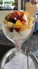 Eisbecher mit Früchten - Eis, Sommer, Früchte, schmecken, kalt, Erfrischung