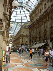 Galleria Vittorio Emanuelle in Mailand - Italien, Mailand, Shopping, Galerie, Läden, Mode, teuer, Tourismus, Glaskuppel, Milano, elegant, nobel