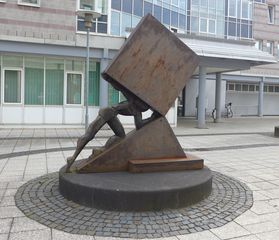 Moderne Skulptur - Skulptur, Sysiphus, Steuerlast, Symbol