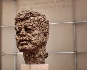 Skulptur John F. Kennedy - JFK, Kennedy, Büste, Skulptur, Erinnerung, Geschichte, Präsident, Politiker, Politik, politisch, geschichtlich, Repräsentant, Berlin, Berliner Mauer, Attentat, kalter Krieg, USA, Amerikaner, amerikanisch