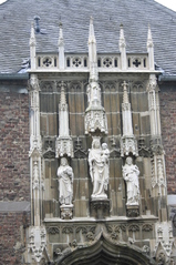 Dom Aachen, ein Eingang - Gotik, Figuren, Maria, Jesuskind, Krone, Heilige, Mittelalter, Dom, Aachen, Architektur, Eingang, Fialen