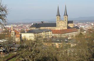 Bamberg, Blick von der Villa Remeis über die Stadt - Bamberg, St Michael, Kloster