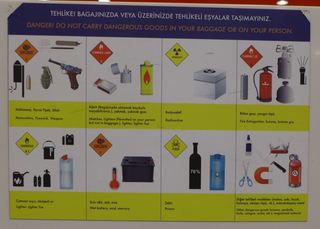 Fluggastinformationen - türkisch - Gepäck, Handgepäck, Hinweis, Hinweisschild, Gefahrenhinweis, Verbot, türkisch
