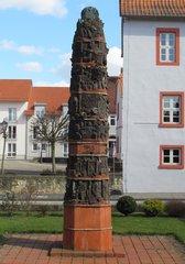 Helmstedt - Gerechtigkeitssäule # 2 - Helmstedt, Säule, Gerechtigkeit, Gericht, Obelisk, Skulptur, Denkmal, Weltkrieg, Judenverfolgung, Relief