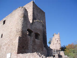 Alsace - Elsass, Burgruine, Turm, Mauer, Ruine, Buntsandstein, alt, verfallen, Mauern, Frankreich