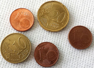 Euro 0,33 - Geld, Münzen, Münze, Scheine, Schein, Geldschein, Zahlen, bezahlen, Euro, Summe, Wechselgeld, wechseln, Währung, Daf