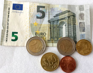Euro 9,75 - Geld, Münzen, Münze, Scheine, Schein, Geldschein, Zahlen, bezahlen, Euro, Summe, Wechselgeld, wechseln, Währung, Daf