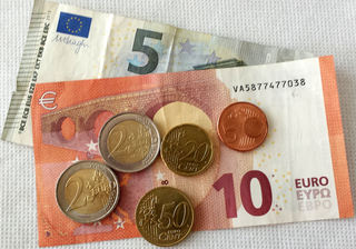 Euro 19,75 - Geld, Münzen, Münze, Scheine, Schein, Geldschein, Zahlen, bezahlen, Euro, Summe, Wechselgeld, wechseln, Währung, Daf