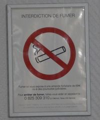 Hinweis auf Rauchverbot - Hinweisschild, rauchen, fumer, amende, französisch, arrêter de fumer