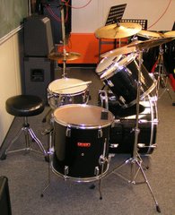 Drum Set von der Seite - Drum Set, Schlagzeug, Percussion