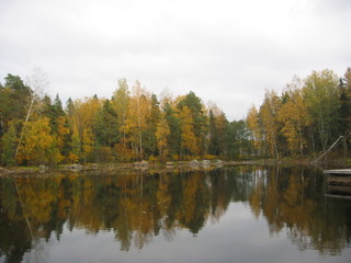 Ruska-Zeit  - Herbst, Bäume, Farben, Färbung, Blätter, spiegeln, Natur, Landschaft, See, Laubbäume, Ruhe, Spiegelung