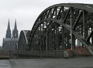 Dom und Hohenzollernbrücke in Köln - Köln, Kölner Dom, Dom, Brücke, Hohenzollernbrücke, Stahlbrücke, Köln-Deutz, Bogenbrücke, Eisenbahnbrücke, Rheinbrücke